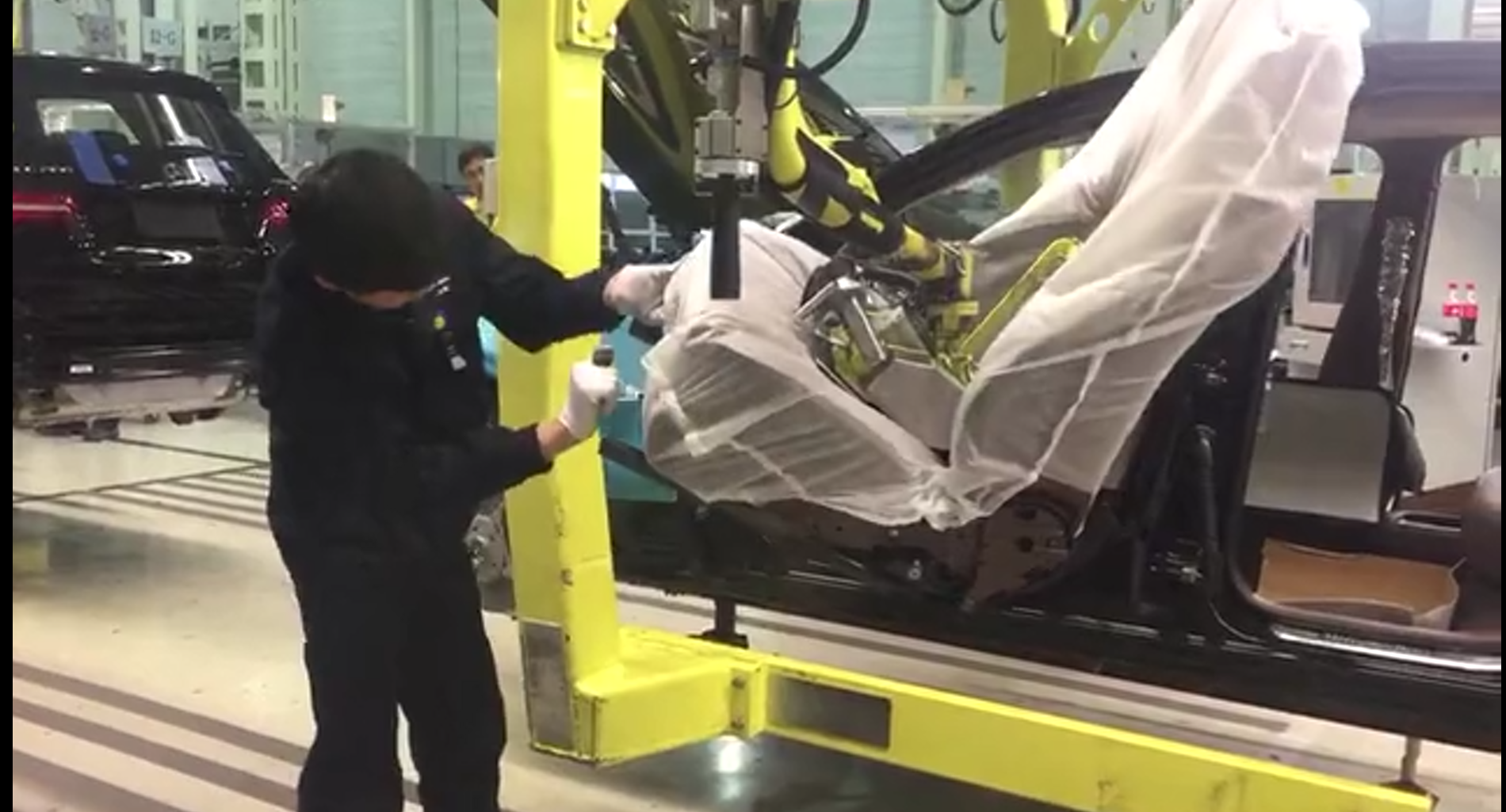 指環掃描槍在制造業生產線條碼數據采集的應用視頻